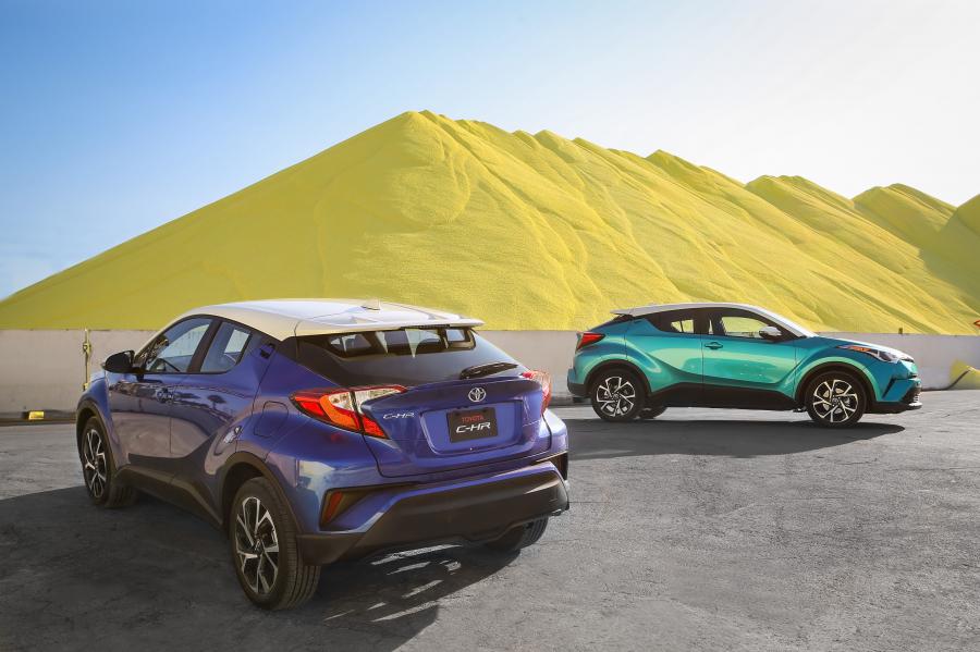  Toyota C-HR R-Code 2017 года  (NA) (фото 13 из 29)